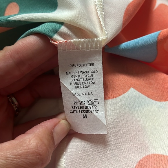 Hailey and Co floral summer dress with pockets. Never worn - Picture 6 of 6